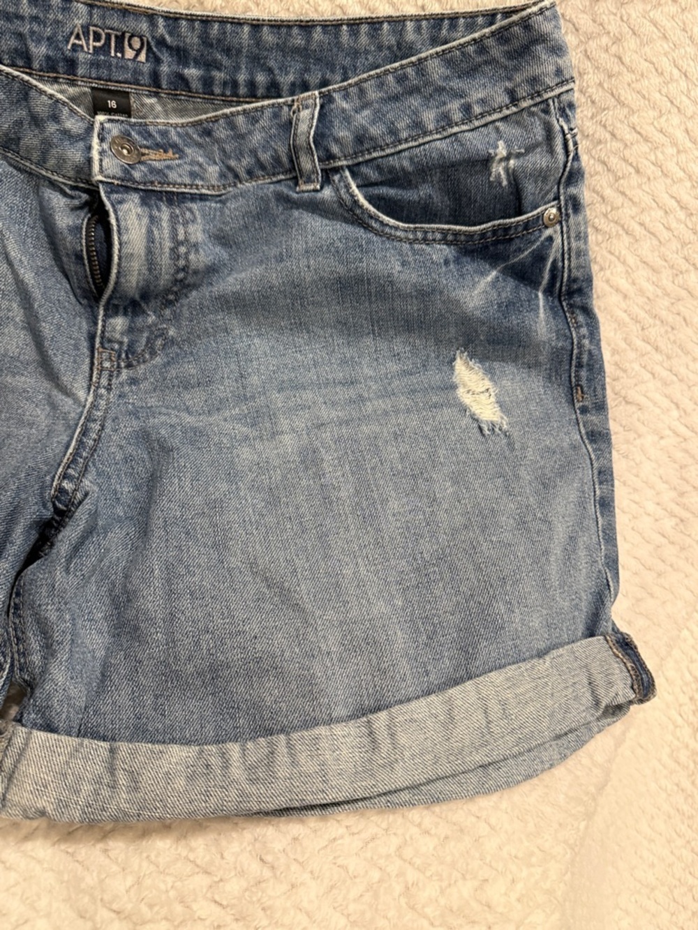 Apt. 9 Womens Light Blue Distressed Rolled Hem Denim Shorts Size 16 - Picture 4 of 6